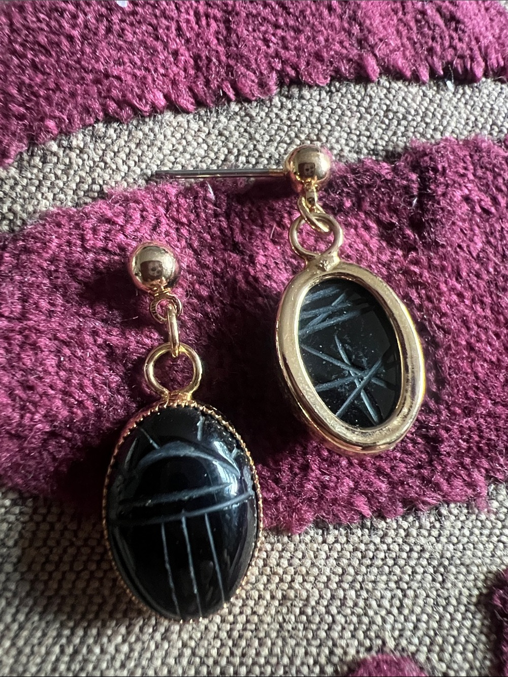 Vintage Black Onyx Scarab Gold Filled Pierced Earrings - Picture 4 of 6